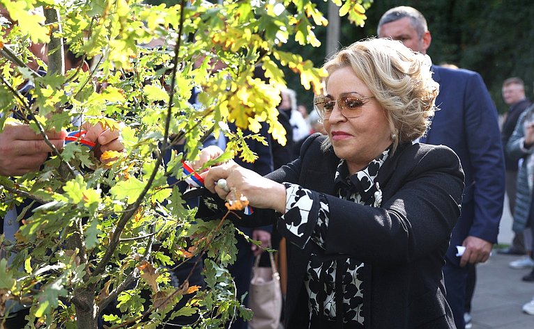 Председатель СФ Валентина Матвиенко посетила рощу «Дубки»