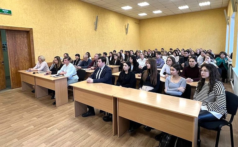 Олег Голов провел встречу со студентами Башкирской академии государственной службы и управления