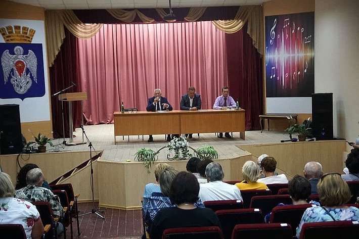 Николай Семисотов провел встречи с населением муниципальных образований Волгоградской области