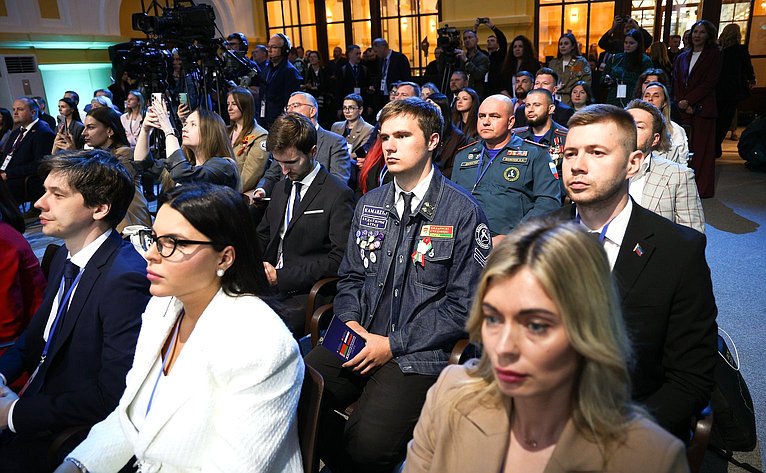Встреча Председателя СФ Валентины Матвиенко и Председателя Совета Республики Национального собрания Республики Беларусь Натальи Кочановой с представителями молодежи России и Беларуси