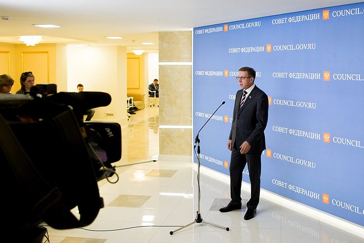 Алексей Майоров подход к прессе на 358 заседании Совета Федерации