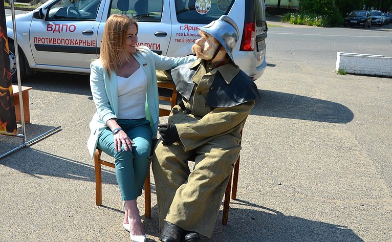 Ирина Кожанова приняла участие в празднике для детей в г. Ярцево Смоленской области