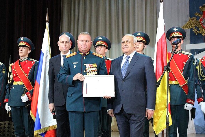 Сенаторы Российской Федерации поздравили сотрудников Владикавказского военного госпиталя с Днем медицинского работника