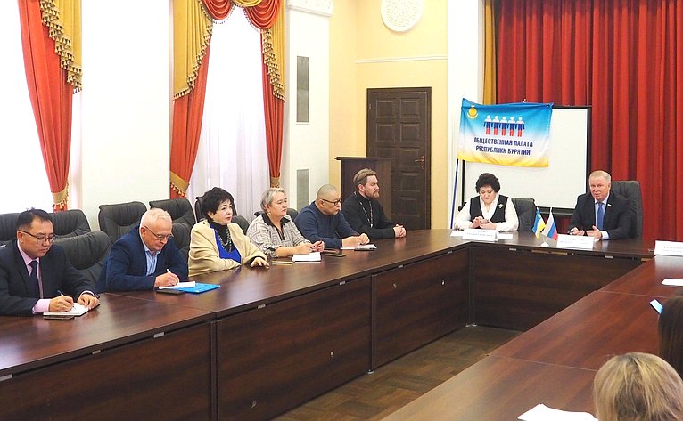 Вячеслав Наговицын провел встречу с членами Общественной палаты региона