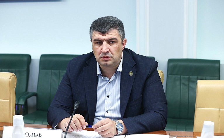 Совещание Комитета Совета Федерации по социальной политике «Проблемы и решения совершенствования законодательного регулирования экологического туризма»