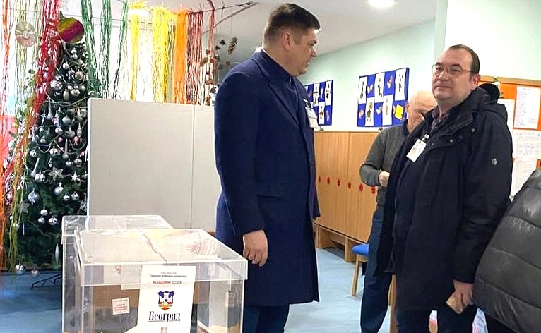 Сенаторы РФ приняли участие в наблюдении за парламентскими выборами в Сербии