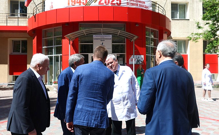 В ходе поездки сенаторы РФ осмотрели важный объект здравоохранения — областной кардиологический диспансер
