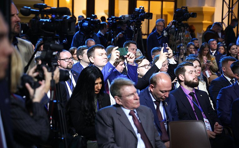 Встреча Председателя СФ Валентины Матвиенко и Председателя Совета Республики Национального собрания Республики Беларусь Натальи Кочановой с представителями молодежи России и Беларуси
