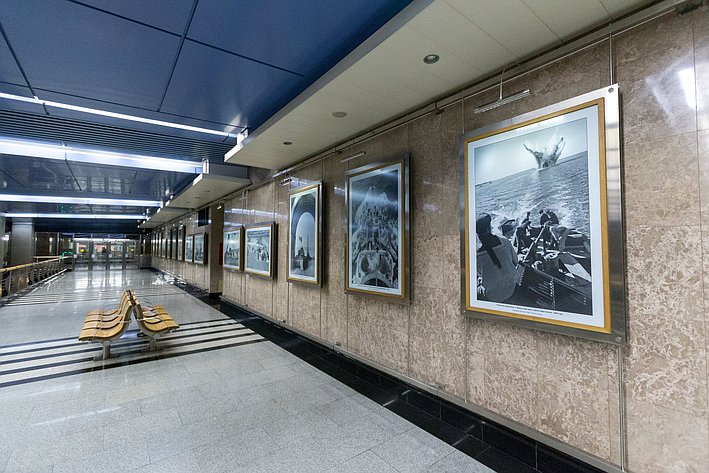 Фотовыставка в московском метро, посвященная 70-летию Победы в Великой Отечественной войне