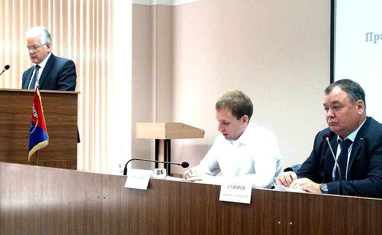 Александр Суворов провел заседание профсоюзного актива Амурской области с исполнительными органами власти Приамурья