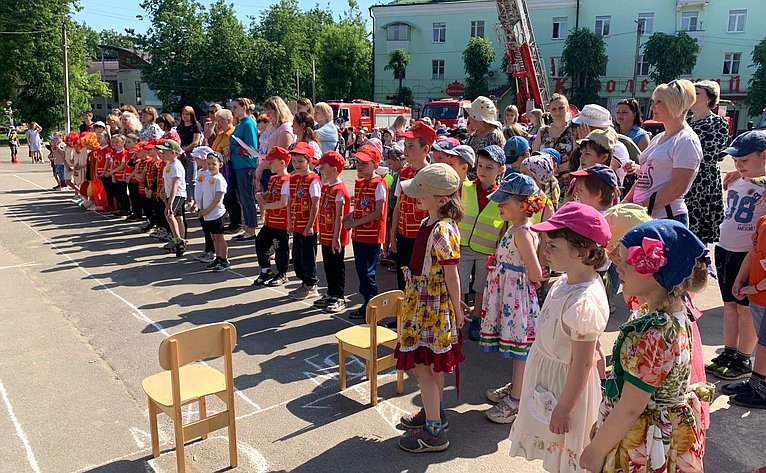 Ирина Кожанова приняла участие в празднике для детей в г. Ярцево Смоленской области