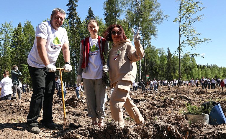 Дмитрий Перминов принял участие в ежегодной акции по посадке леса «Лес будущего», которая проходит в рамках международной акции «Сад Памяти» при поддержке национального проекта «Экология»