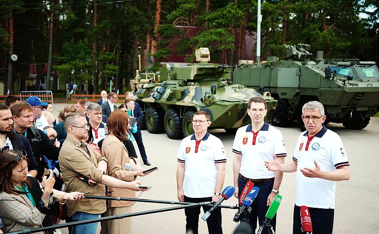 Владимир Якушев в ходе рабочей поездки в Тульскую область ознакомился с проектами участников Международного молодёжного промышленного форума «Инженеры будущего»