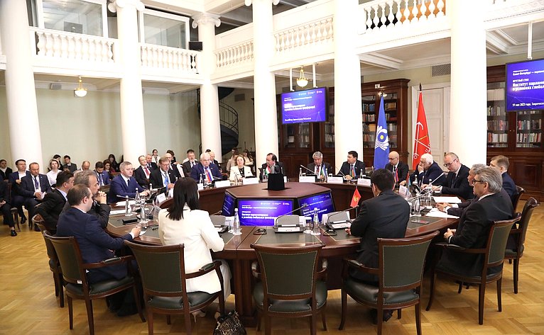 Круглый стол «Институт парламентаризма в условиях глобальных трансформаций»