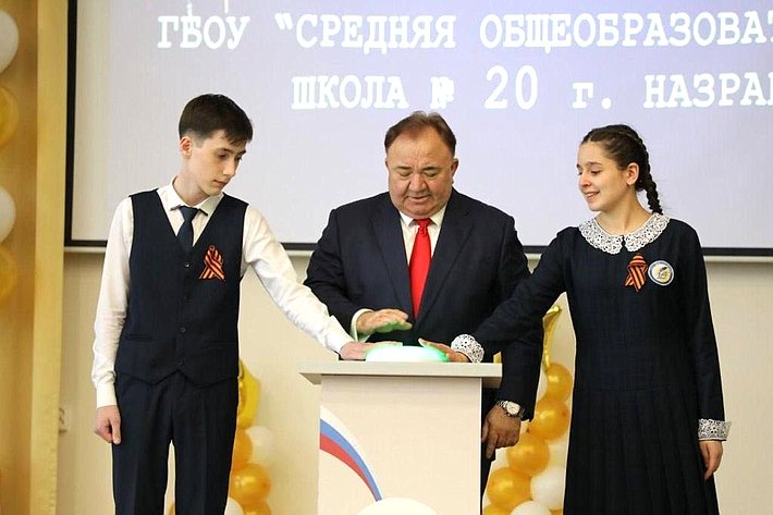 Мухарбек Барахоев в ходе поездки в регион принял участие в открытии новой школы в г. Назрани