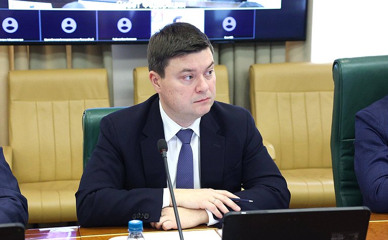 Круглый стол Комитета СФ по экономической политике на тему «О расширении маршрутной сети воздушных перевозок, выполняемых из аэропортов Дальнего Востока»