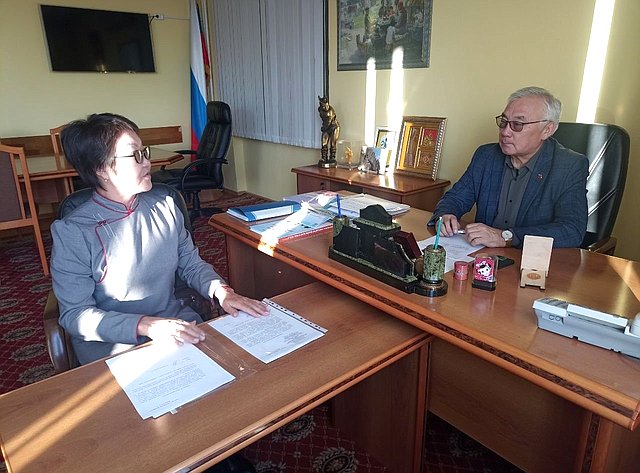 Баир Жамсуев провел прием граждан по личным вопросам в поселке Агинское