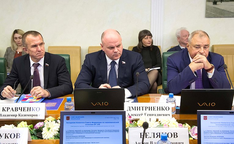 В. Кравченко, А. Дмитриенко и Ю. Важенин