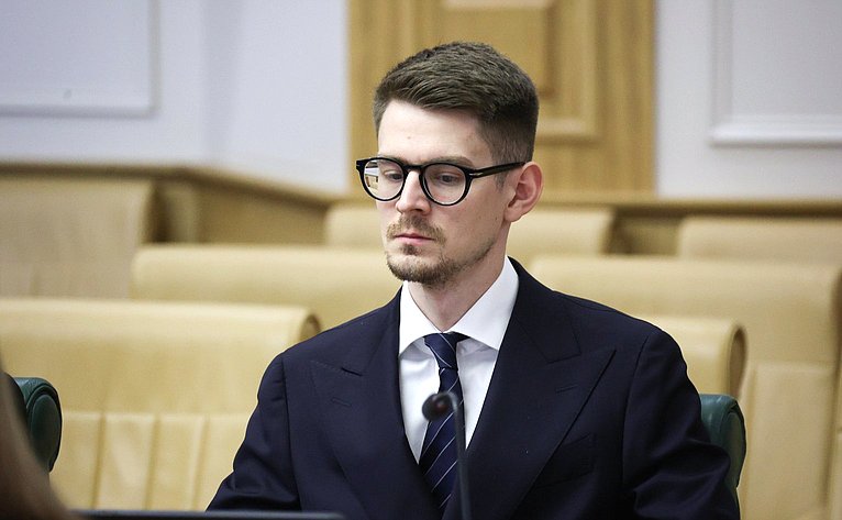 Совещание Комитета Совета Федерации по федеративному устройству, региональной политике, МСУ и делам Северана тему «Газификация и ее производные: газохимия и нефтехимия как драйвер роста экономики Дальневосточного федерального округа»