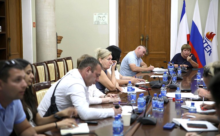 Любовь Глебова встретилась с сотрудниками Международного детского центра «Артек»