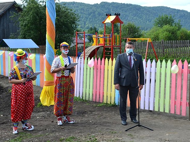 Торжественное открытие новой детской игровой площадки, построенной в селе Паспаул Чойского района