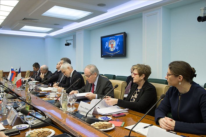 19-12 М. Маргелов и В. Озеров провели встречу с делегацией Комитета по международным делам, обороне и вооруженным силам Сената Французской Республики 7