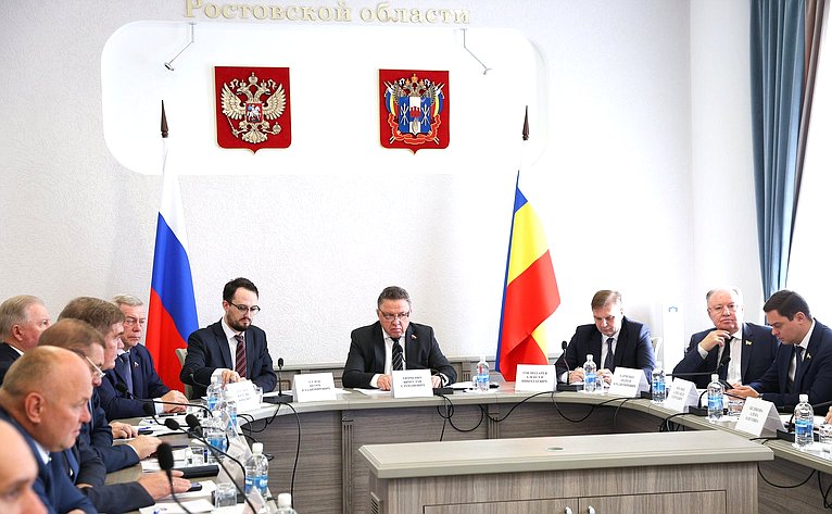В Ростове-на-Дону состоялось выездное заседание комиссии Совета Федерации по мониторингу законодательства в сфере государственного контроля (надзора) и муниципального контроля