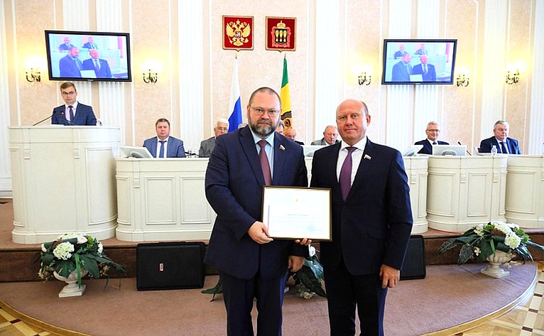 Олег Мельниченко принял участие в 33-й сессии областного Законодательного Собрания шестого созыва
