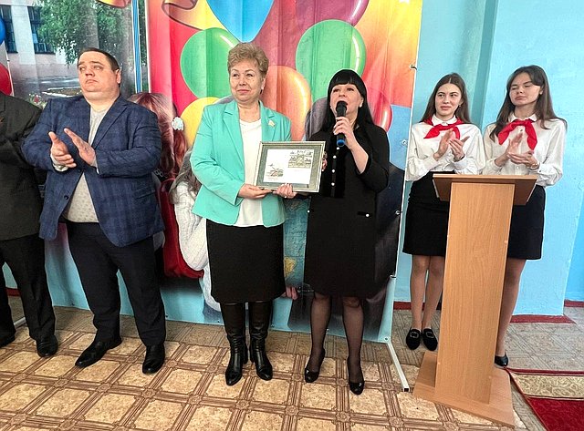 Ольга Бас приняла участие в открытии школьного историко-краеведческого музея в ЛНР