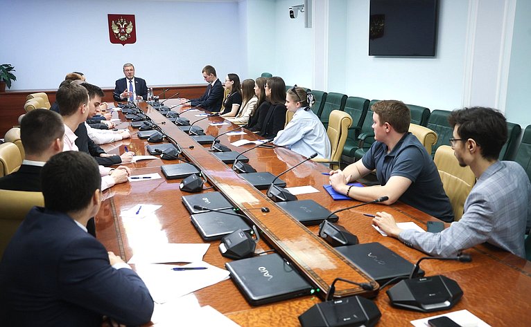Заместитель Председателя Совета Федерации Константин Косачев провел встречу со студентами – уроженцами Республики Марий Эл, обучающимся в высших учебных заведениях Москвы