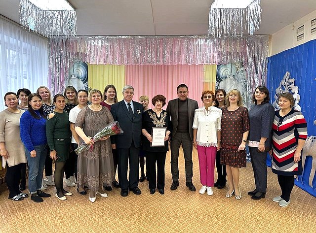 Айрат Гибатдинов поздравил заслуженного педагога Ульяновской области с 85-летним юбилеем
