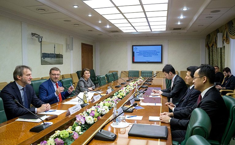 Встреча Константина Косачева c Чрезвычайным и Полномочным Послом Китайской Народной Республики в РФ Ли Хуэем