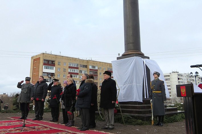 Л. Антонова приняла участие в открытии стелы