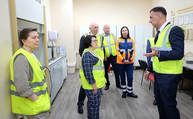 Сенаторы посетили деревоперерабатывающие предприятия в Кировской области