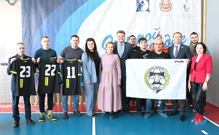 Александр Жуков встретился со спортсменами города Сорска