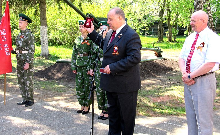 В. Кондрашин выступил на торжественном митинге в селе Степановка, где прошла акция «Бессмертный полк»