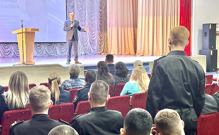 Александр Башкин встретился с воспитанниками Астраханского суворовского военного училища МВД России