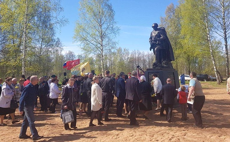 Сергей Митин принял участие в церемонии открытия памятника Советскому Солдату-Победителю в деревне Верхоляне Гдовского района