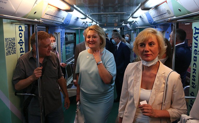Лилия Гумерова приняла участие в церемонии запуска тематического метропоезда «Народные промыслы»