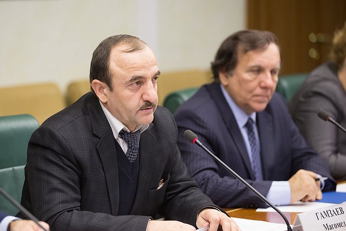 Ильяс Умаханов  провел совещание, посвященное итогам Хаджа-2014