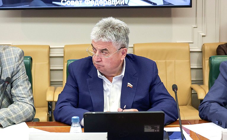 Геннадий Емельянов