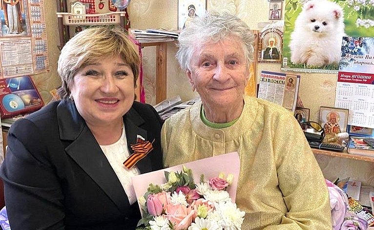 Ольга Хохлова возложила цветы к Вечному огню в Муроме и поздравила жителей города с Днём Победы