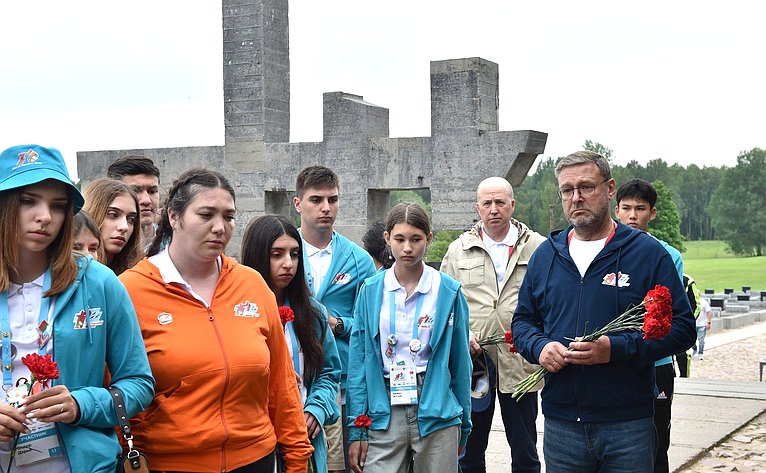 Участники проекта посетили Государственный мемориальный комплекс «Хатынь»