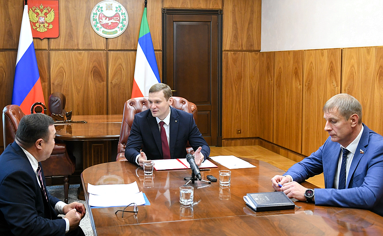 Александр Новьюхов провел рабочую встречу с главой Республики Хакасия Валентином Коноваловым