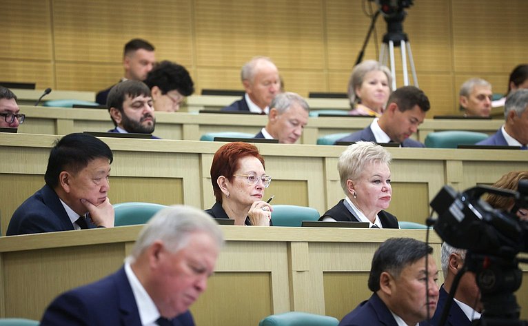 Парламентские слушания на тему «О параметрах проекта федерального бюджета на 2025 год и на плановый период 2026 и 2027 годов»