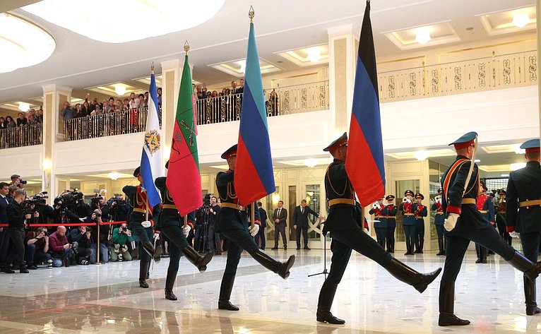 Торжественная церемония установки флагов новых субъектов Российской Федерации – Донецкой и Луганской народных республик, Запорожской и Херсонской областей