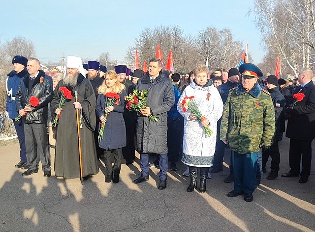 Ольга Бас приняла участие в церемонии возложения Гирлянды Славы в ЛНР