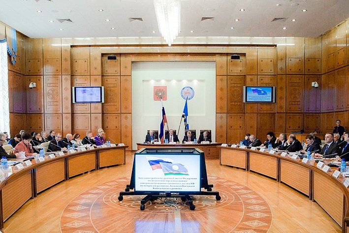 Заседание рабочей группы Совета Федерации по совершенствованию законодательства РФ по вопросам Дальнего Востока в Якутске 8