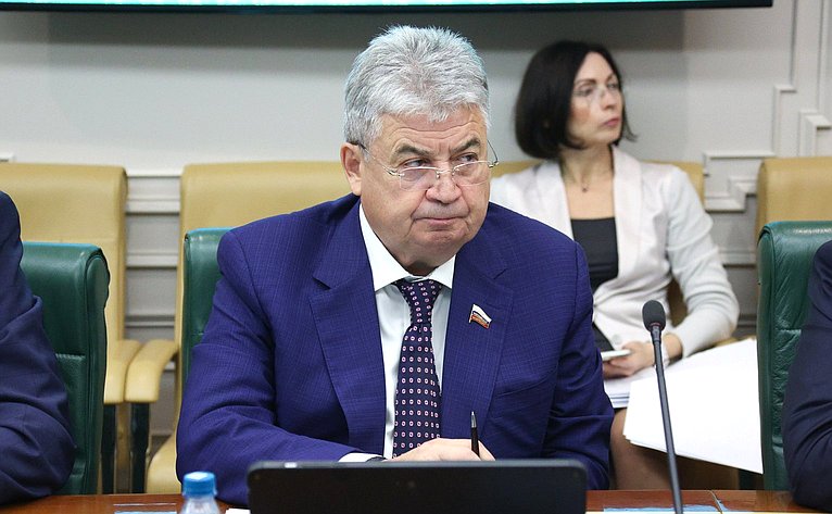 Геннадий Емельянов