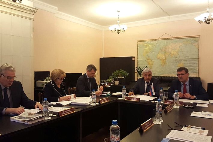 К. Косачев на заседании Комиссии Совета законодателей по проблемам международного сотрудничества